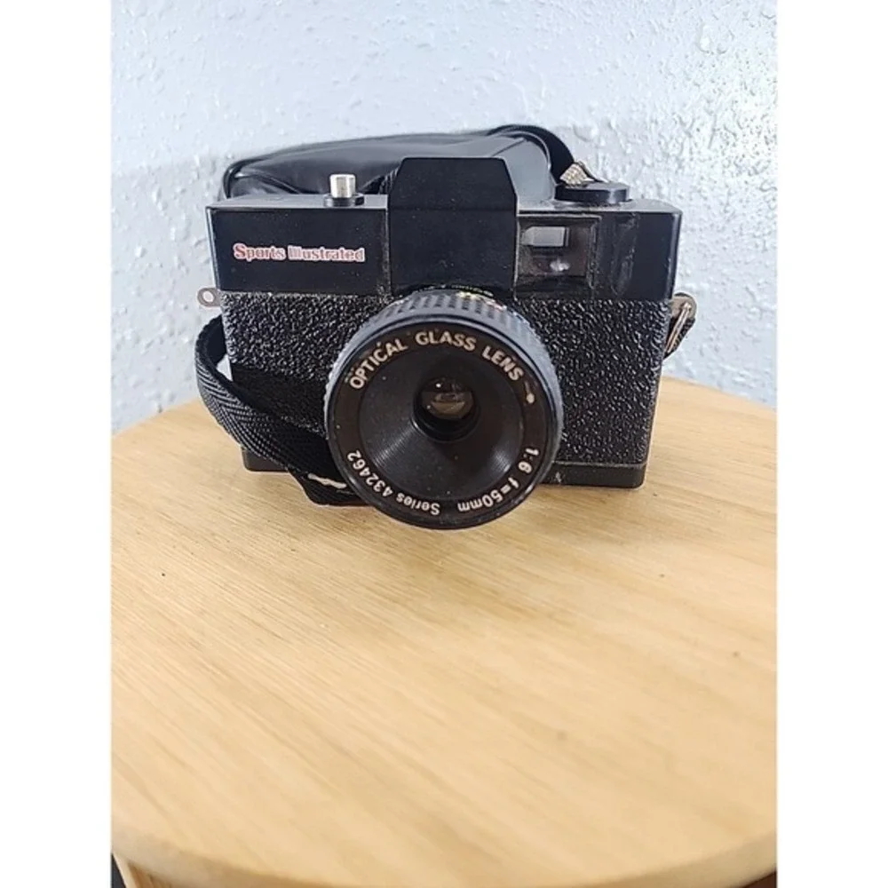 Vintage Sports Illustrated 35mm Film Camera With Case Set 1:6 50mm- UNTESTED